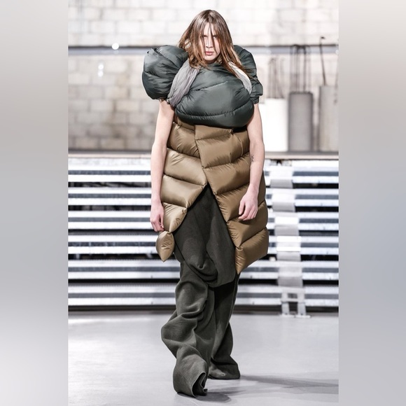 Rick Owen’s F/W 2017 Puffer Down Hooded Sleeveless Coat, Eggplant, size 40, US 4 - Picture 12 of 16